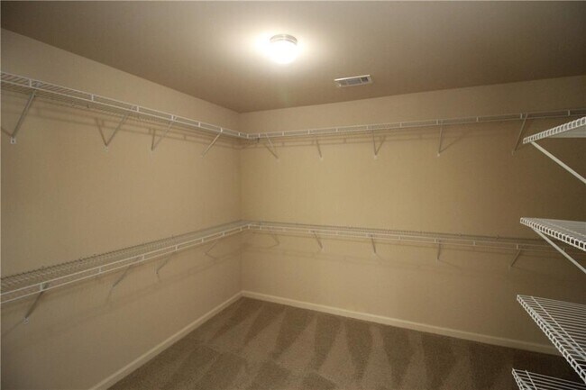 Building Photo - 1665 Gallant Fox Ln