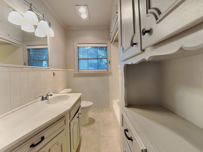 Building Photo - 4124 Lovell Ave