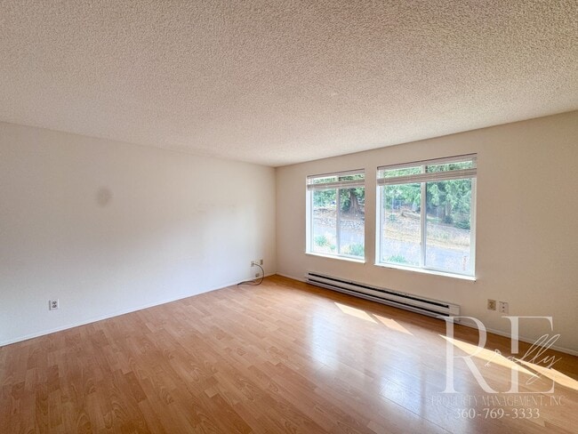 Building Photo - Spacious 4-Bedroom Home with Garage on Qui...