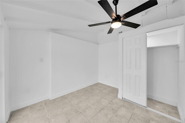 Building Photo - 3307 Pinetree St