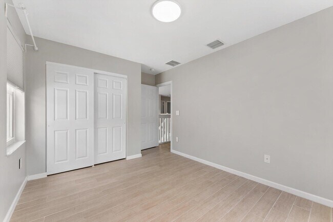 Building Photo - 9825 Scribner Ln