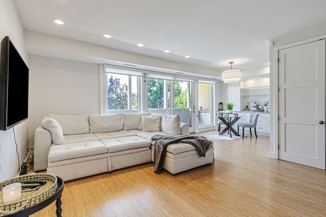 Building Photo - Top-Floor Corner Condo Near Downtown Palo ...