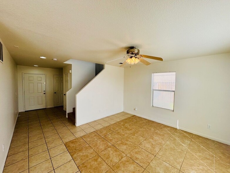 Building Photo - 40350 Maravilla Dr