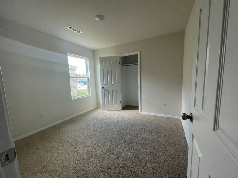 Building Photo - 2609 S Silver St