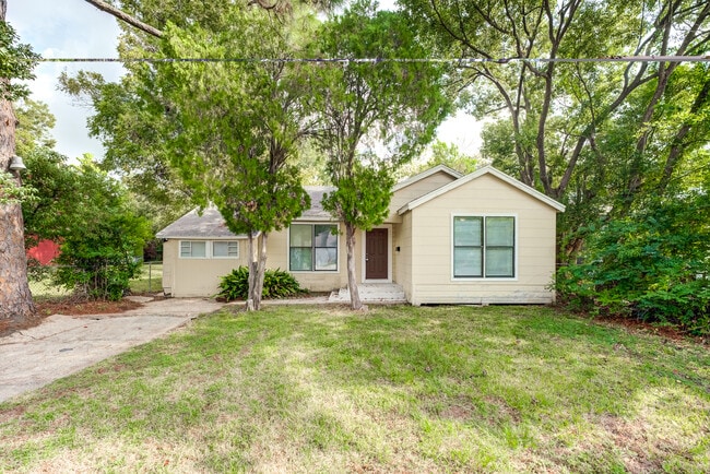 Building Photo - 815 Roosevelt St