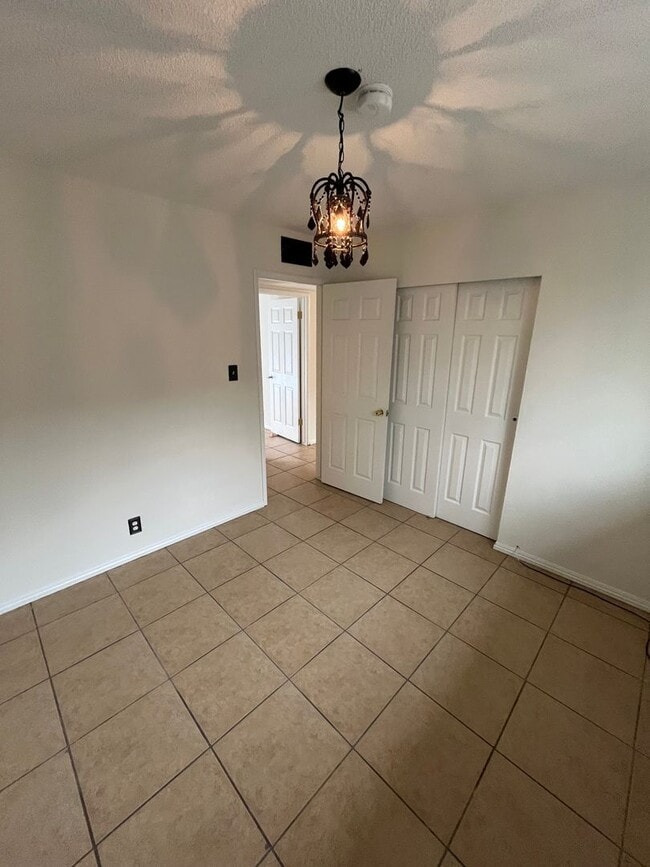 Building Photo - 427 N Santa Ana St