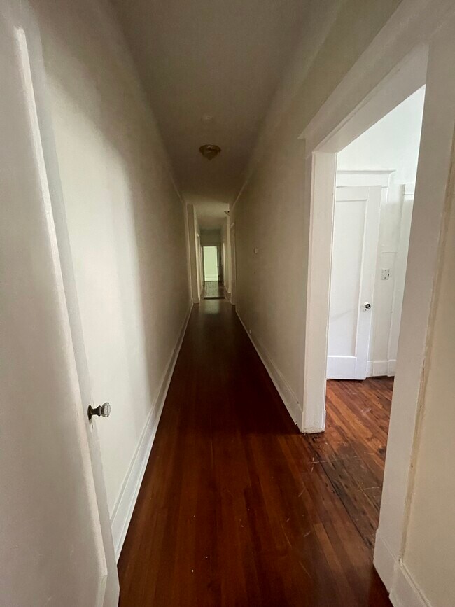 Building Photo - 7818 Saint Charles Ave