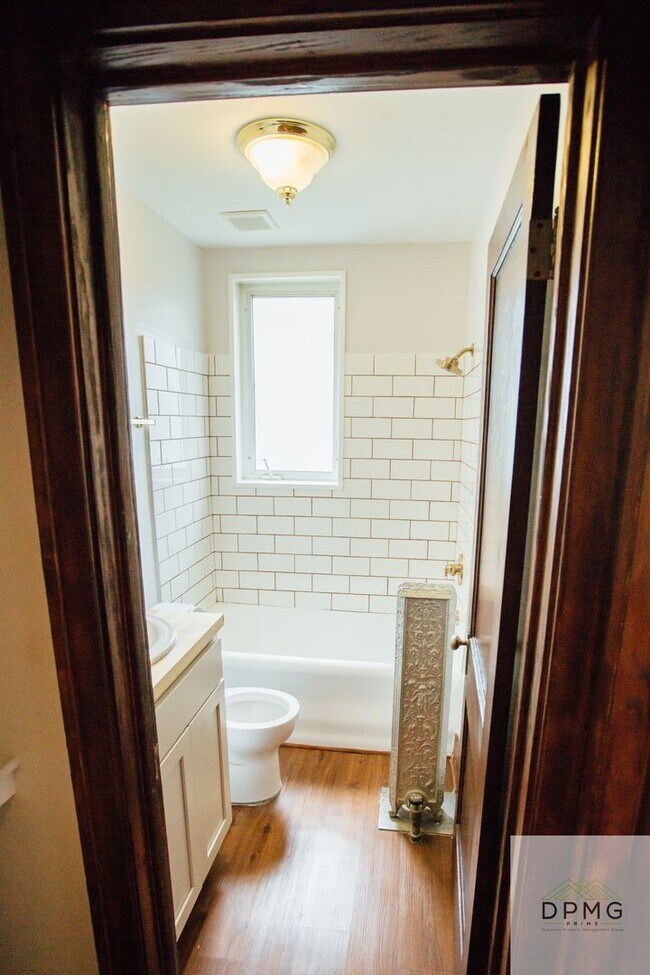 Building Photo - 117 S Hosmer St