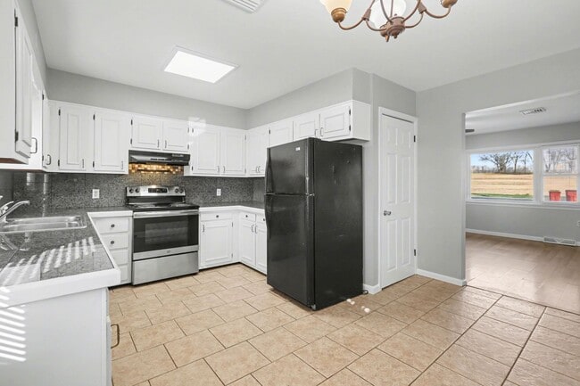 Building Photo - 3 bedroom ranch home