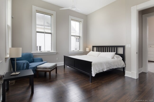 Building Photo - 33 Sharon Rd