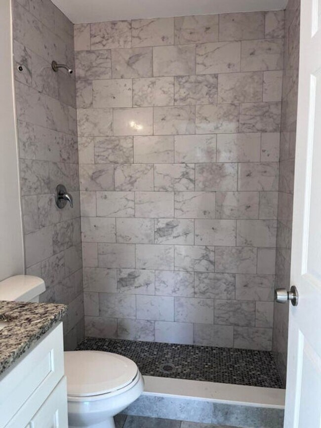 Building Photo - 8760 Lyndall Ln