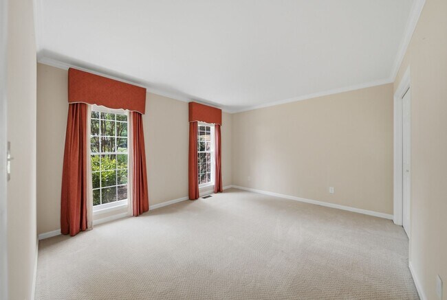 Building Photo - Beautifully Crafted 4BR Home with Sunroom, Office & Prime Location Near Downtown Hickory!