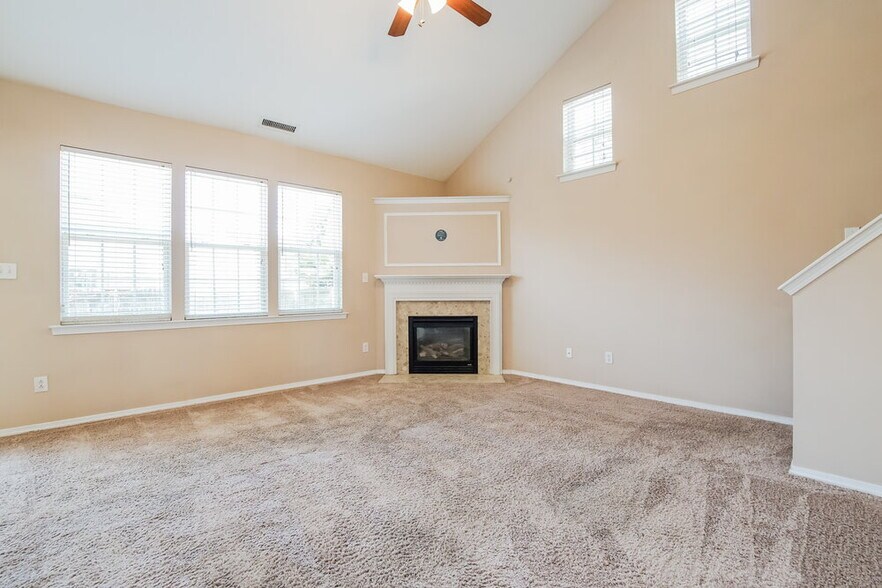 Building Photo - 1017 Dewberry Ct