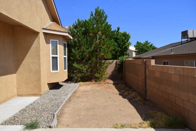 Building Photo - Great 3 Bedroom Home