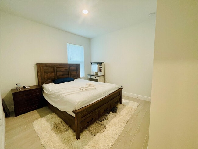 Building Photo - 4614 SW Athena Dr