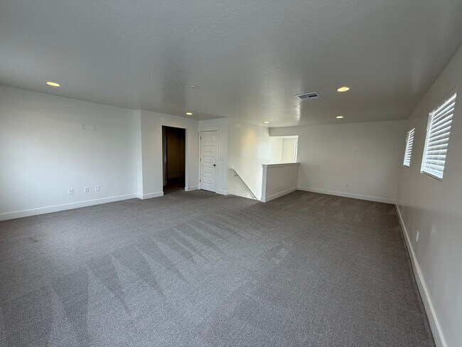 Building Photo - 2313 E Luciano Ln