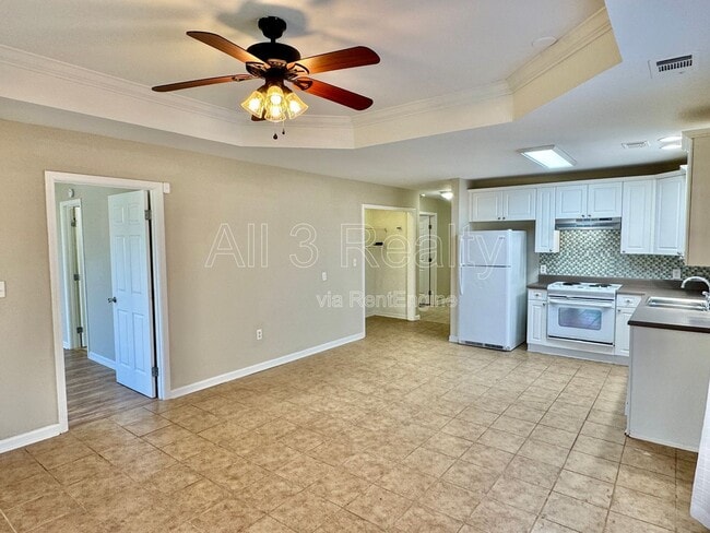 Building Photo - 436 Park Lake Dr