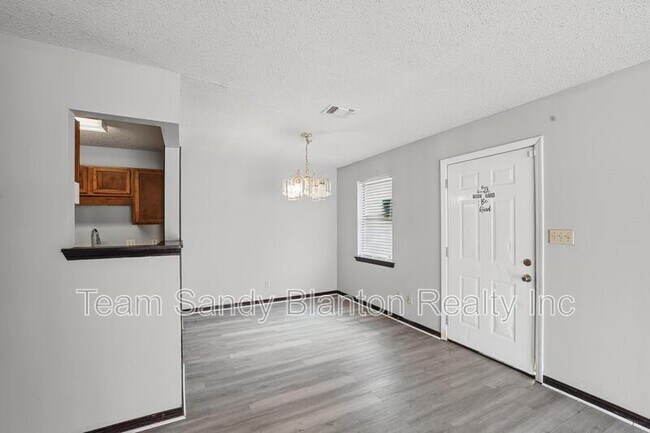 Building Photo - 455 Stara Cir