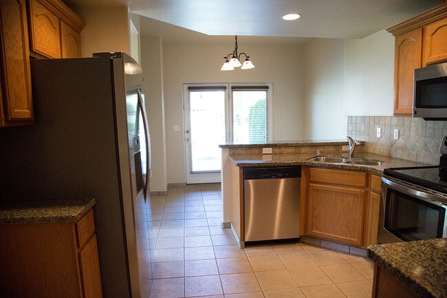 Building Photo - 379 Columbia Point Dr