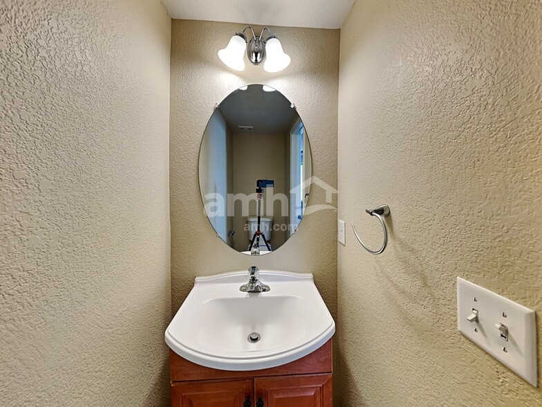 Building Photo - 6213 Westview Cir