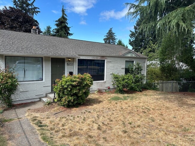 Building Photo - Available Now! 4 bed, 2 bath house in Shoreline!
