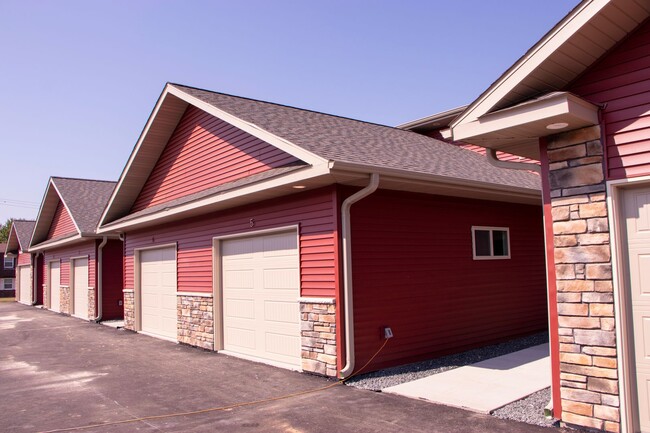 Building Photo - Pet Friendly 2bed Located on Southside Eau...