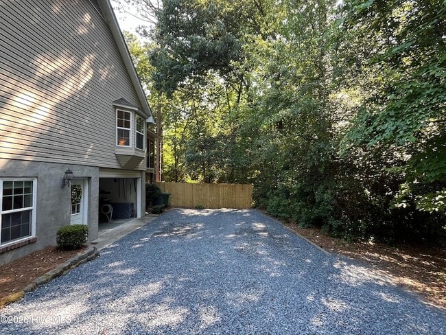 Building Photo - 2400 Longleaf Dr SW