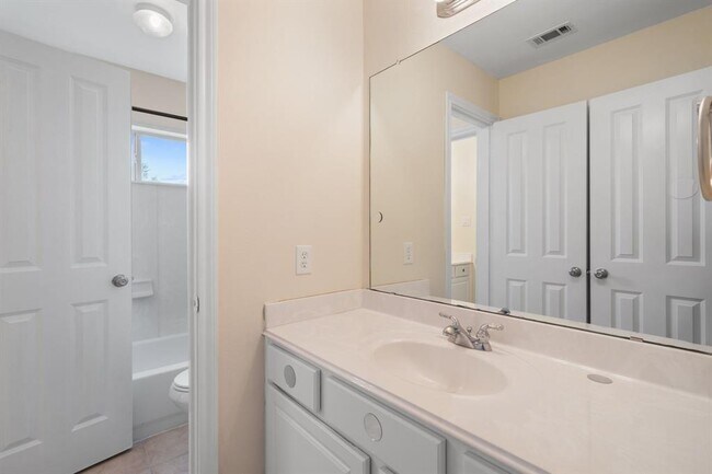 Building Photo - 6026 Briar Hill Ct