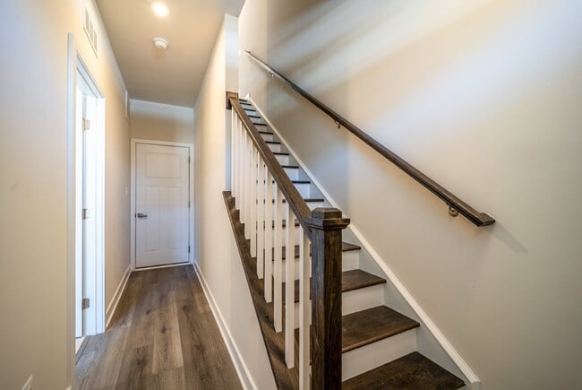 Building Photo - 14064 Sunrise Valley Dr