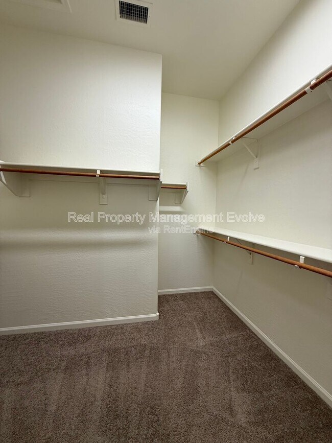 Building Photo - 281 W Flamingo Dr