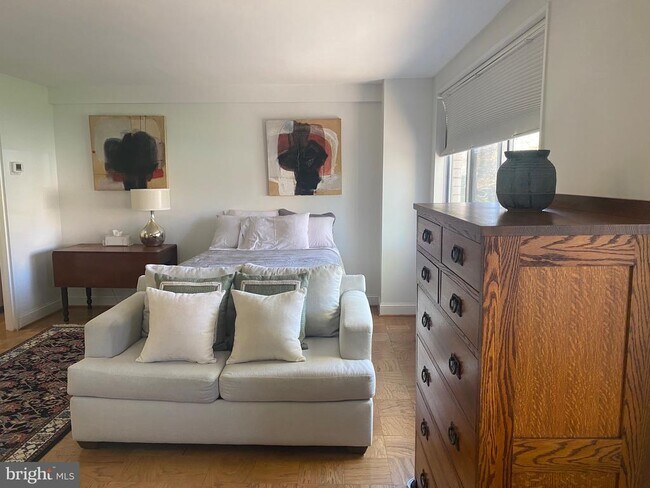 Building Photo - 1200 N Nash St