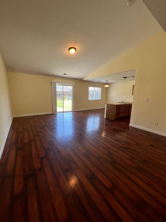 Building Photo - Beautiful NW Home for Rent 3+2 $2,300