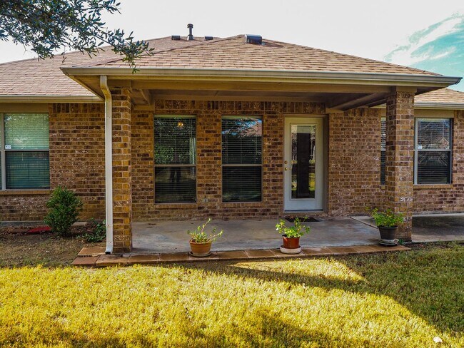 Building Photo - 2 Bedroom - 2 Bath in Robson Ranch