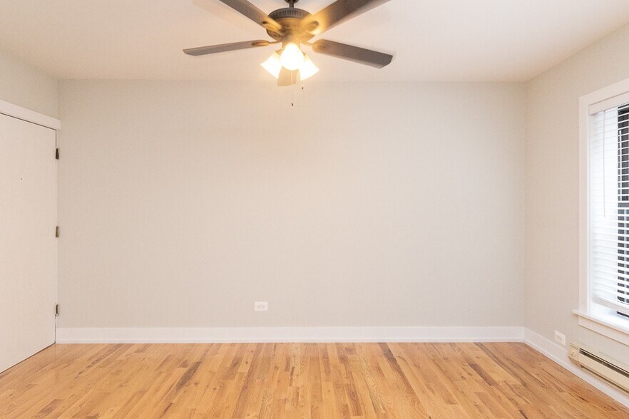 Building Photo - 814 W Cornelia Ave