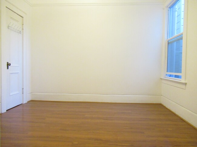 Building Photo - 866 Broadway