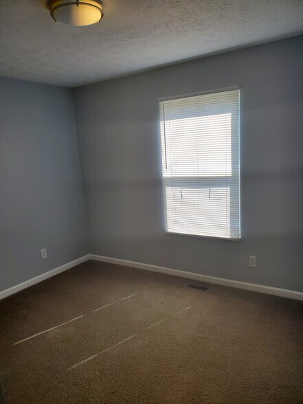 Building Photo - 1907 E Balsam Ct