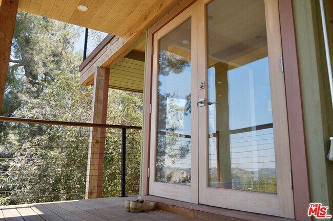 Building Photo - 4884 Glenalbyn Dr