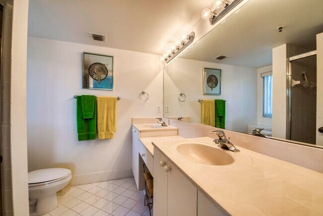 Building Photo - 12547 Imperial Isle Dr