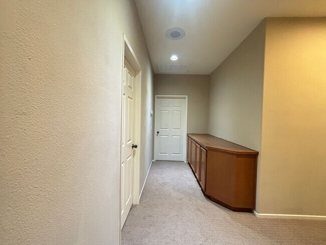 Building Photo - (APPLICATION PENDING) Upgraded West Lancaster Home