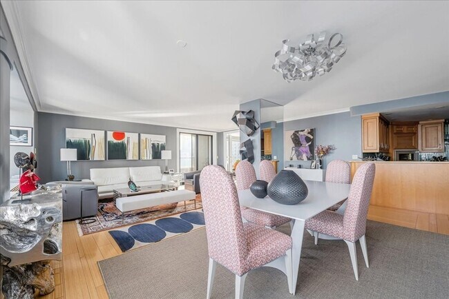 Building Photo - 65 E India Row