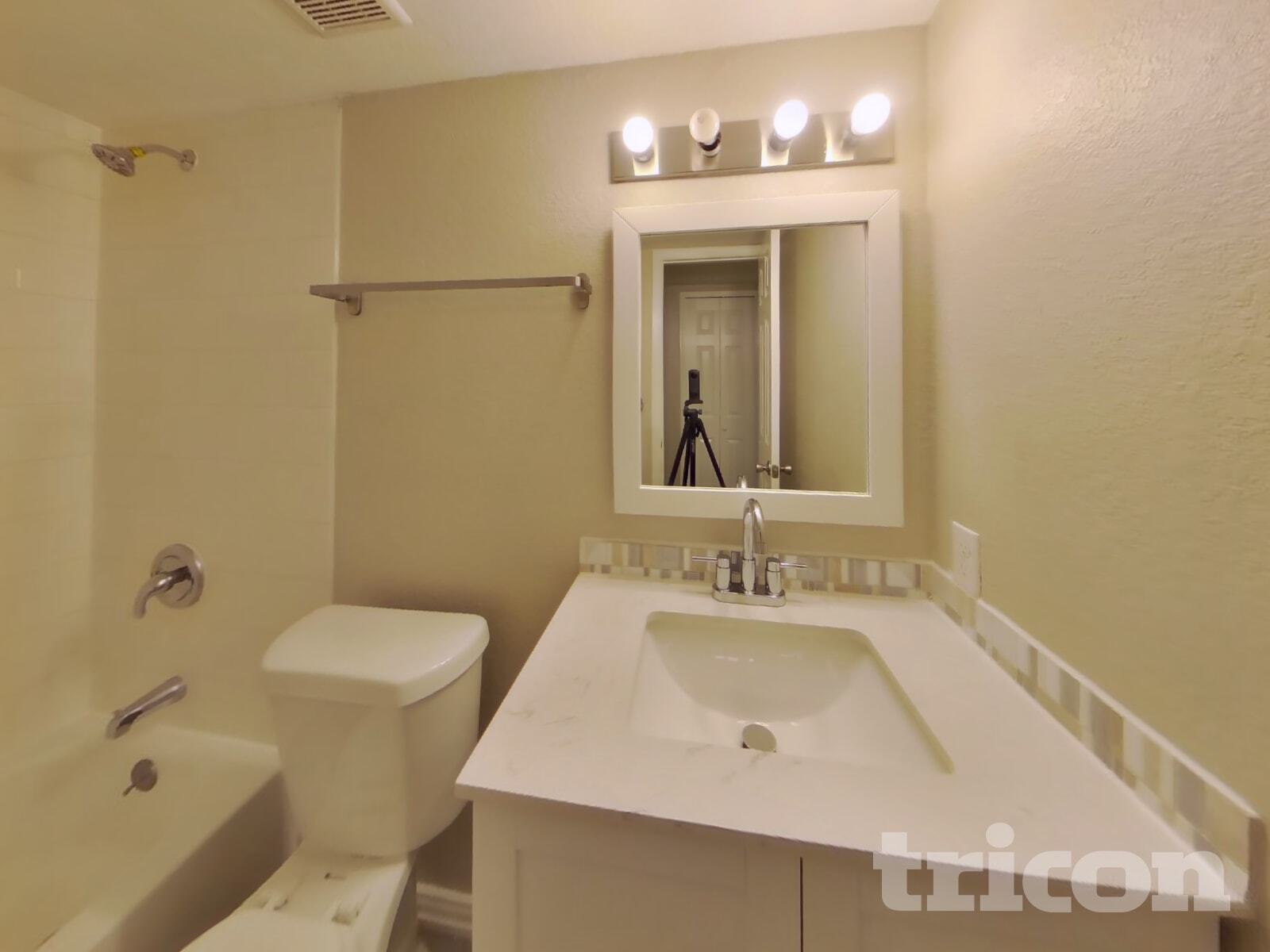 Building Photo - 496 Justice Dr