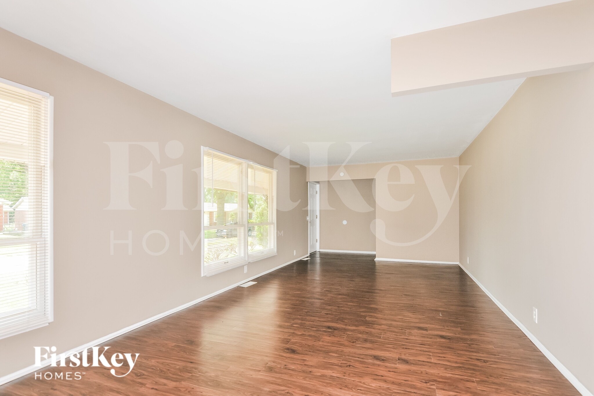 Building Photo - 2415 Greenbriar Dr