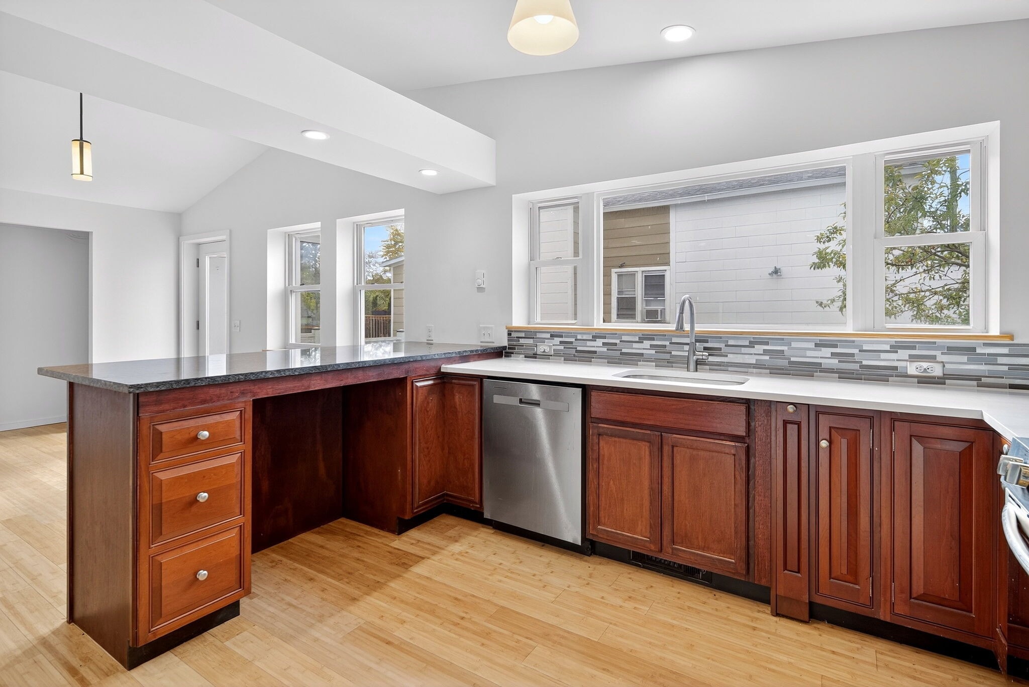 Building Photo - 321 N Fulton St