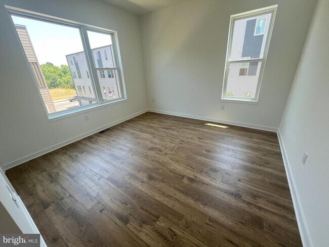 Building Photo - 3010 Pierview Walk