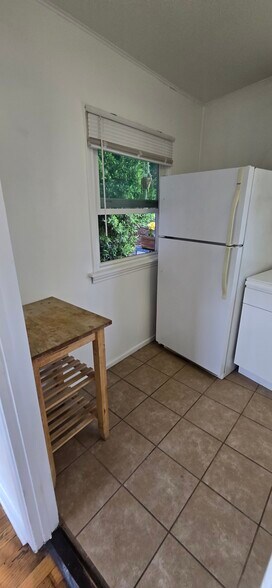 Building Photo - 1530 N Ave 45