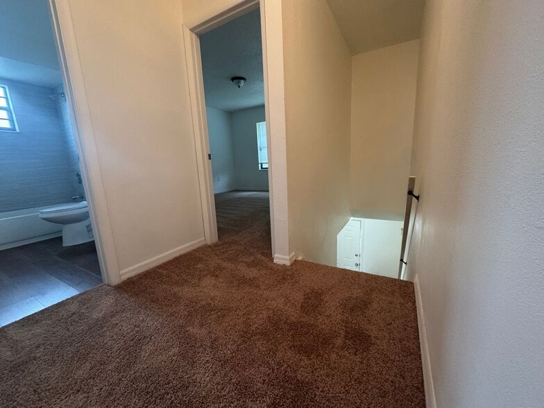 Building Photo - 221 S Cypress Way