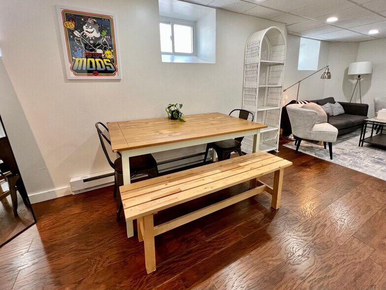 Building Photo - 17 Sunset St