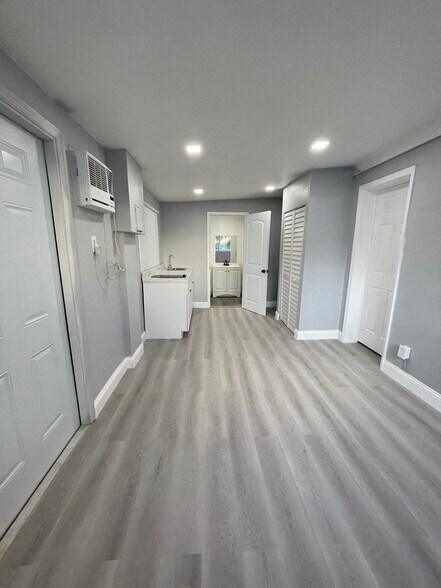 Building Photo - 3101 N 66th Ave