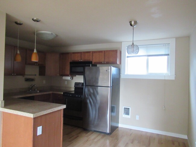 Building Photo - APPROVED APPLICANT- Ground floor Condo at ...