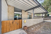 Building Photo - 220 Blakeley Dr